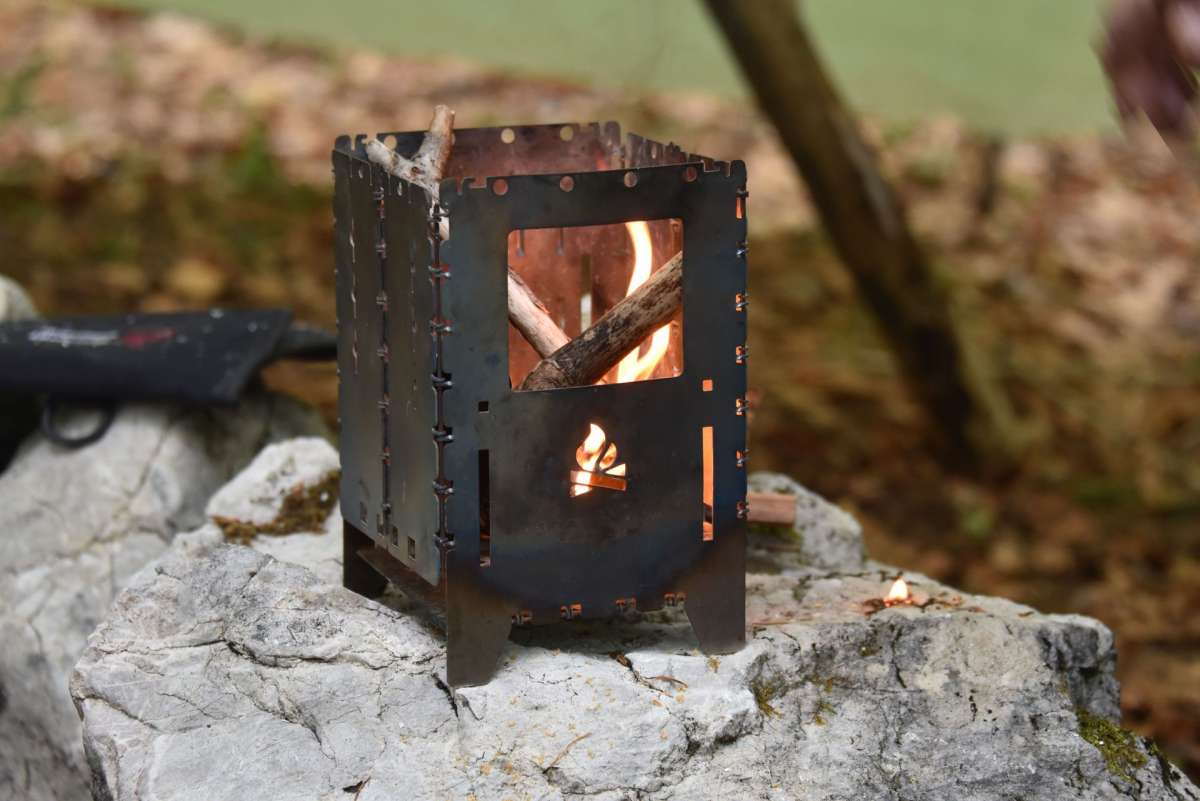 Amazon | Bushcraft Essentials アウトドアクッカー ブッシュボックス XL チタン製 焚火台 | Bushcraft  Essentials | キャンプ用グリル・焚火台