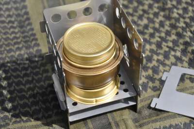 The Bushbox Titanium - lightweight and easy to put together